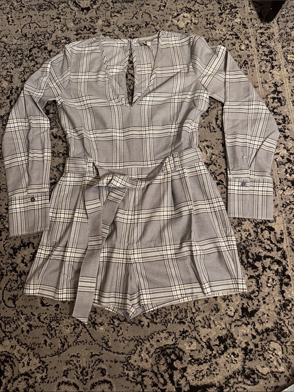 Plaid Long-Sleeve Tie-Waist Romper — Gray